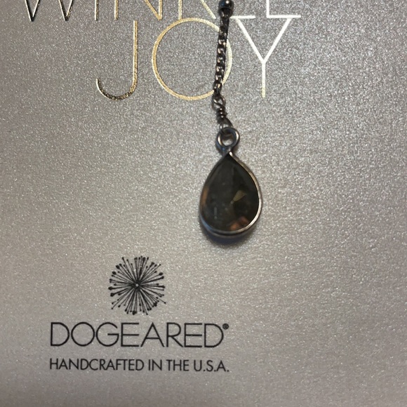 Dogeared teardrop shape 20” chain necklace with 2” lariat and small gem - Picture 7 of 7